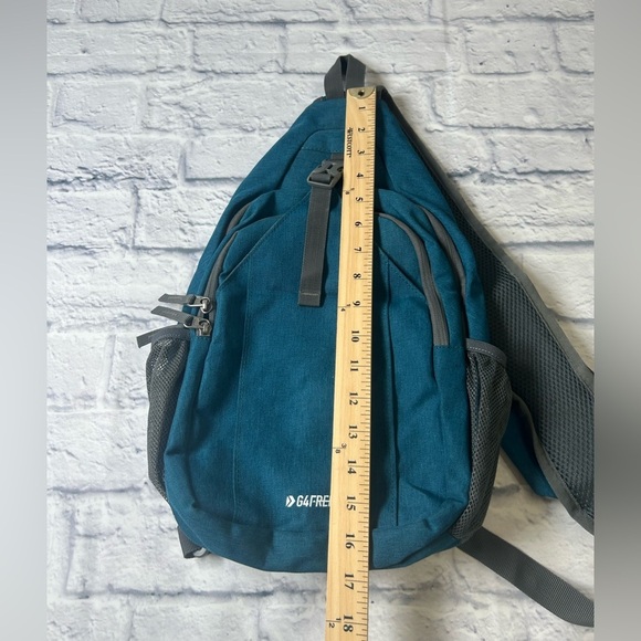 G4Free Sporty Blue Backpack with Durable Fabric and Multiple Compartments. - Picture 5 of 6